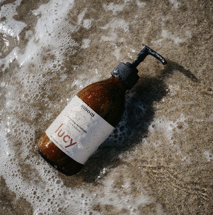 J&rsquo;ai test&eacute; le shampoing Moom : mon avis apr&egrave;s la chute de cheveux post-partum