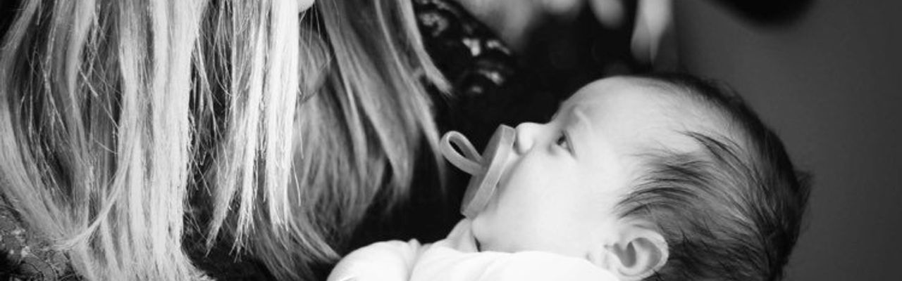 Julie & A : vivre l'aventure de la maternit&eacute; sans sa maman