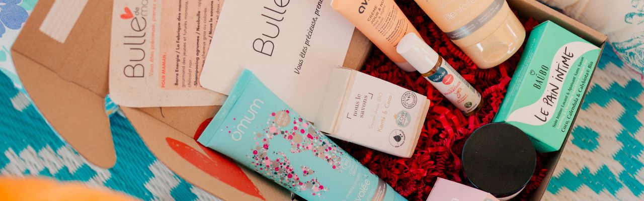 Box grossesse ou cadeau classique : pourquoi choisir la surprise